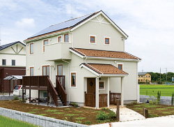 広大な田園に建つ　大型収納「床蔵」のあるスウェーデン住宅コムハウス