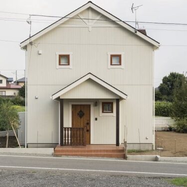 憧れを叶えた木製サッシの可愛い北欧住宅